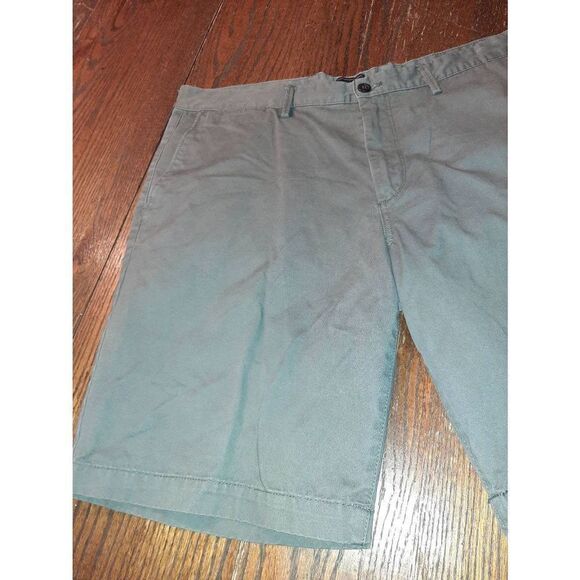 Mens Waist Size 40 Gap Khakis Grey High Rise Cotton Shorts Flat Front Pockets - Picture 1 of 3